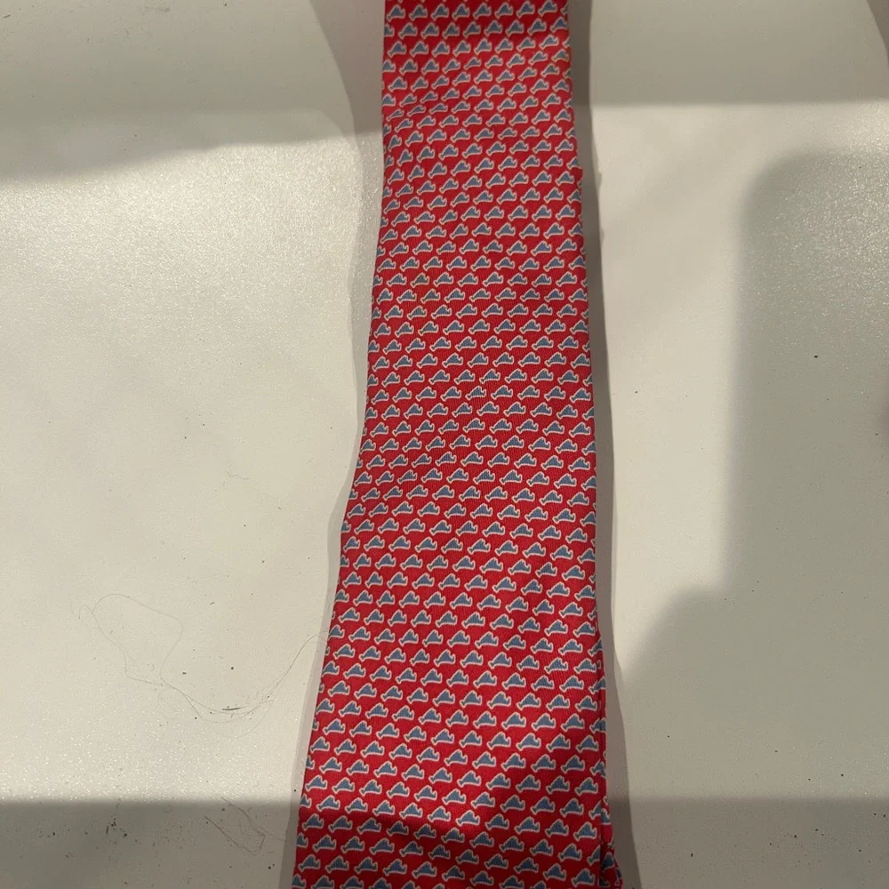 Vineyard Vines Red and Blue Patterned Tie- Martha’s vineyard
